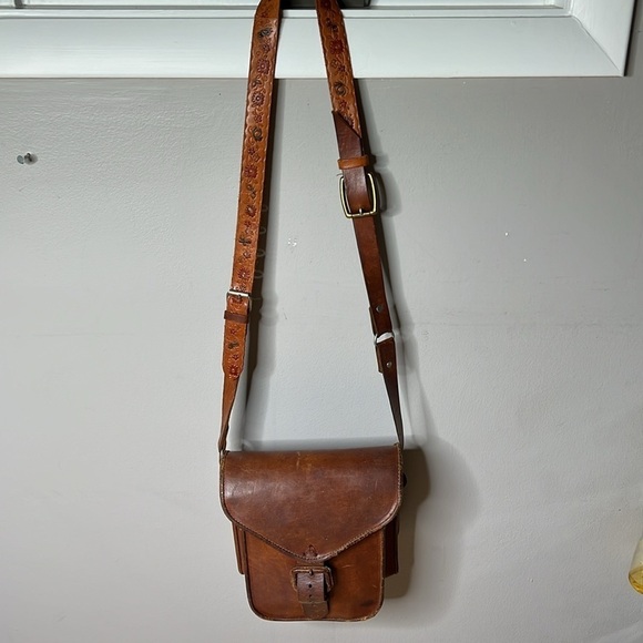Handmade Genuine Leather Crossbody Double Compartment Saddle Bag - Picture 5 of 15